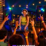 DJ animant une fête de 50 personnes en extérieur, enceintes lumineuses et ambiance festive – L’Art Scène Animation Caen